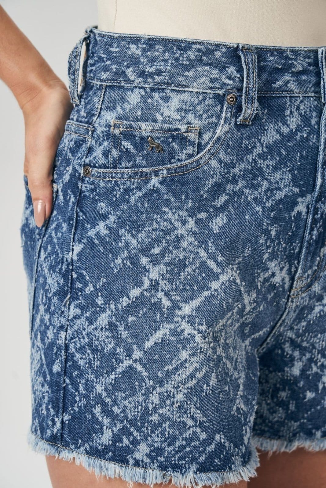 Vista 2 Short Classic Chess Feminino Acostamento ACT FEMININO jeans