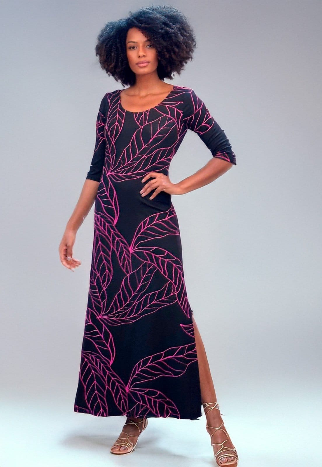 Vista 2 Vestido Longo Cabanafree Malha Gola Canoa Manga 3/4 Antúrios Cabanafree estampado/lilás/preto