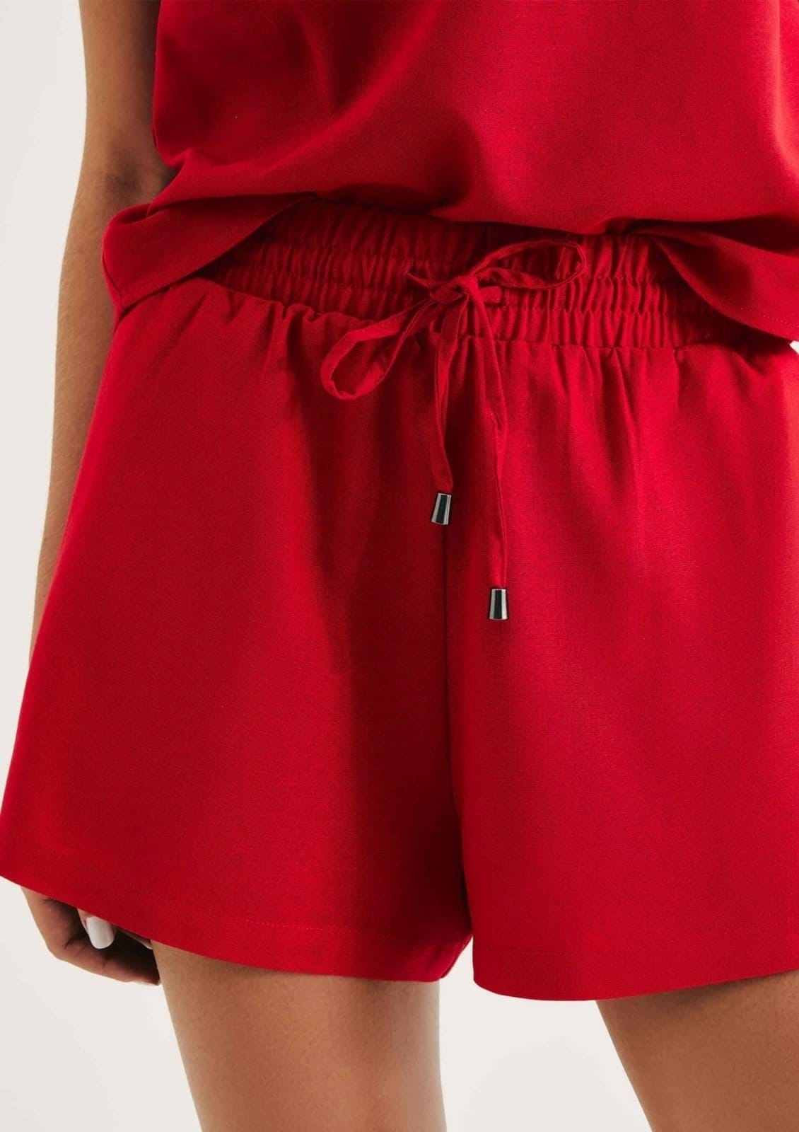 Vista 2 Shorts Feminino Evasê Cós Elástico Hering vermelho