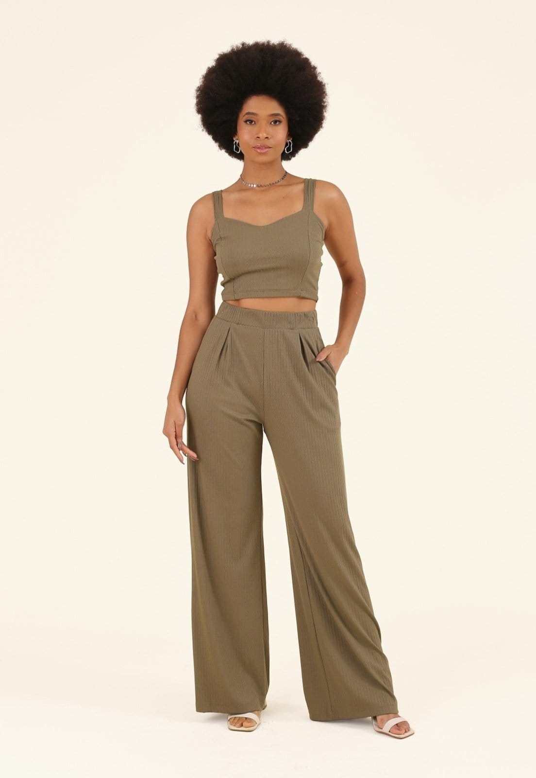 Calça Pantalona Pop Me Em Malha Canelada Com Bolso E Pregas