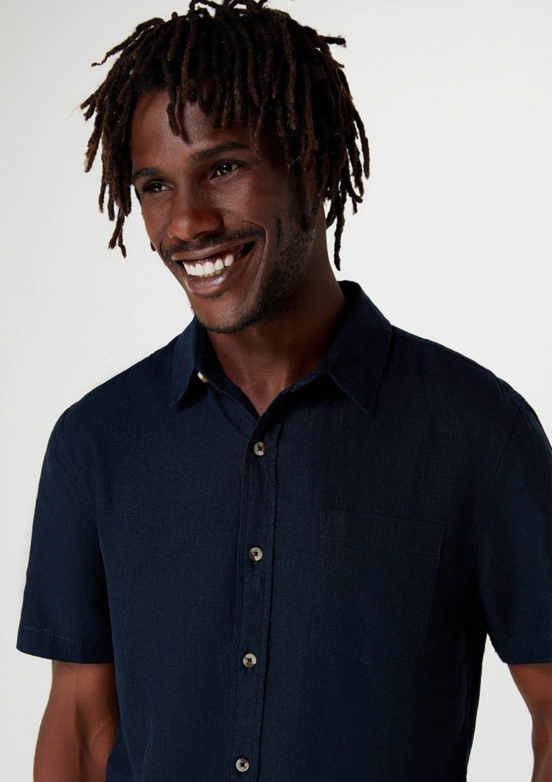 Vista 2 Camisa Hering Básica Em Tecido Linho Marinho Hering azul