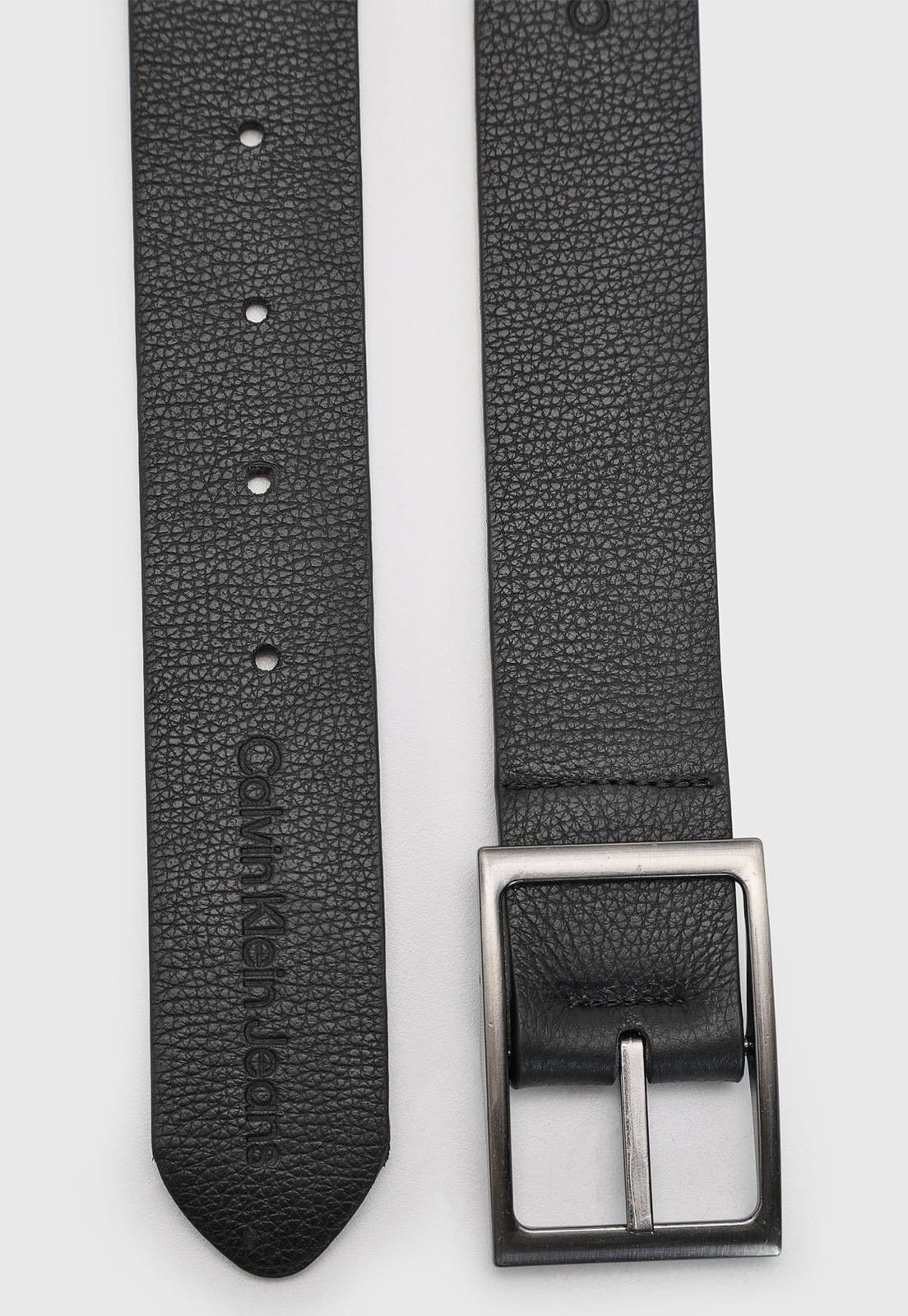 Vista 2 Cinto Masculino Calvin Klein Logo Fivela Calvin Klein preto