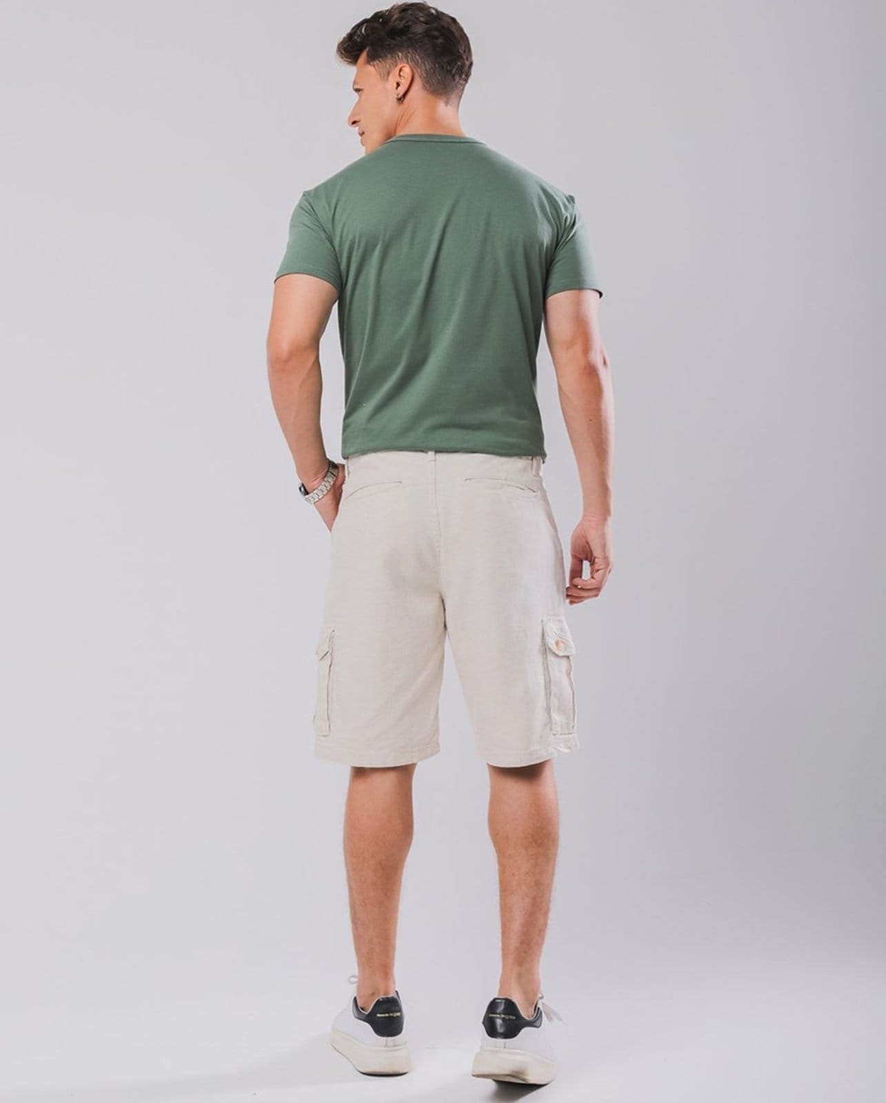 Vista 2 Bermuda Linho Cargo Masculina Bolso Lateral 23762 Linho Consciência bege