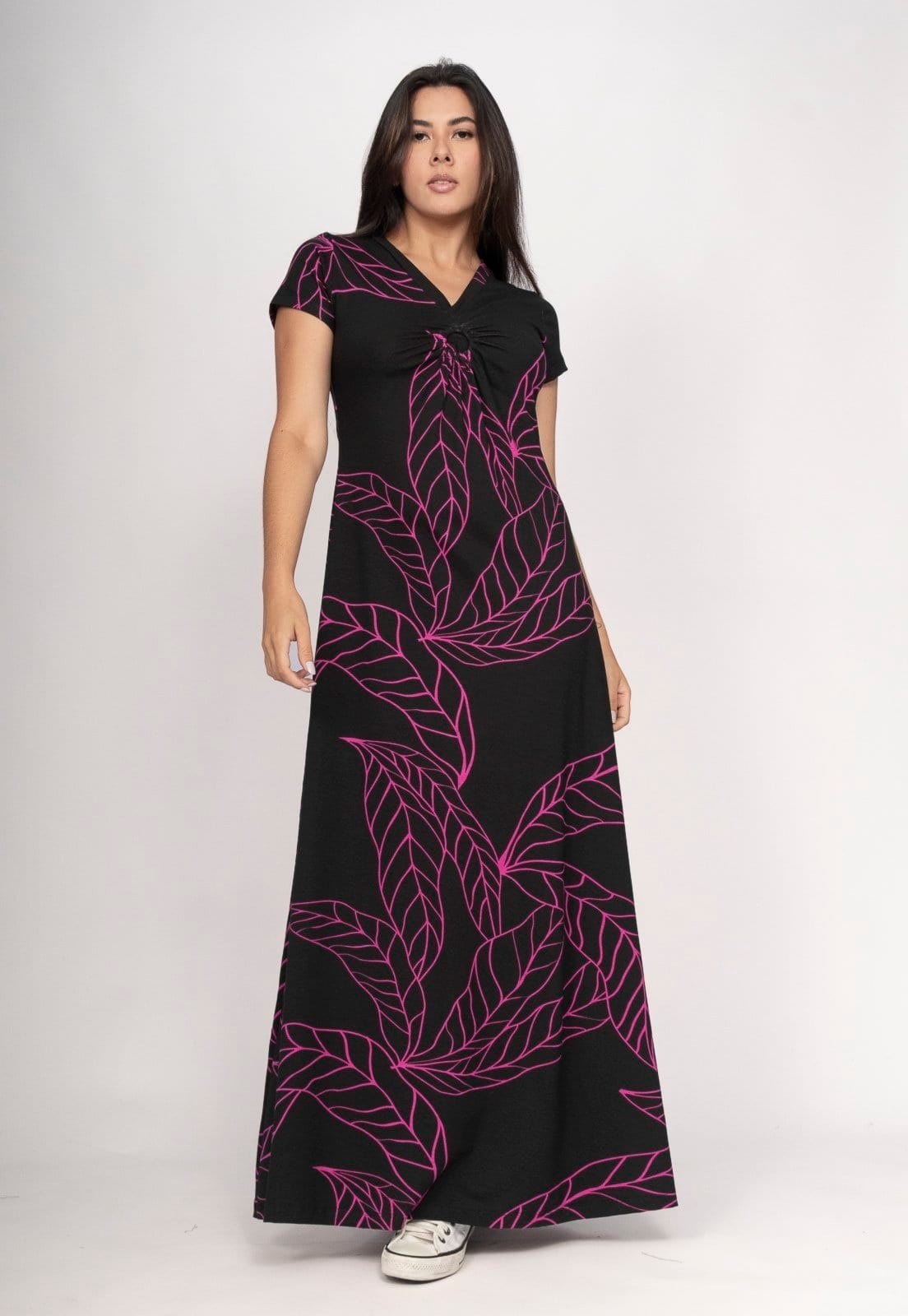 Vista 2 Vestido CabanaFree Coema Longo Malha Detalhe no Busto Estampa Antúrios Lilás Cabanafree estampado