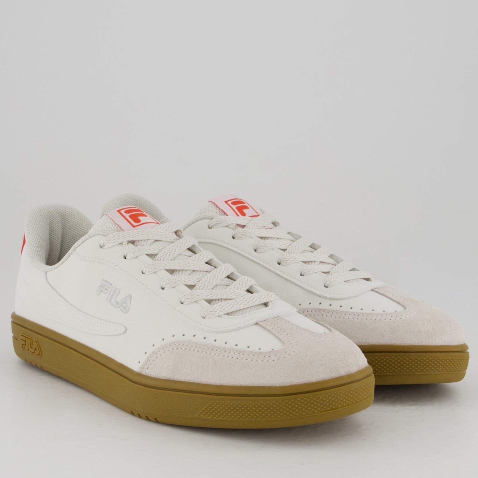 Vista 2 Tênis Fila Court 80 e Cinza Fila branco