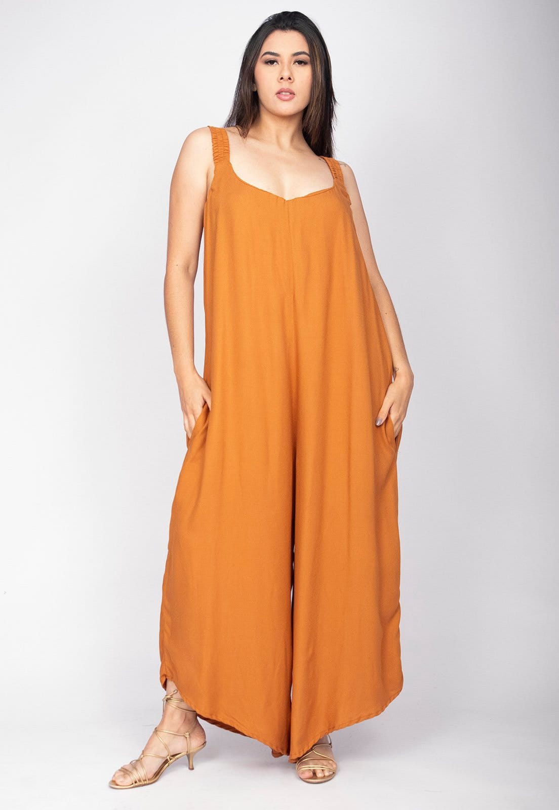 Vista 2 Macacão AmazoniaVital Saruel Viscose Alça com Elástico Mostarda Amazonia Vital amarelo