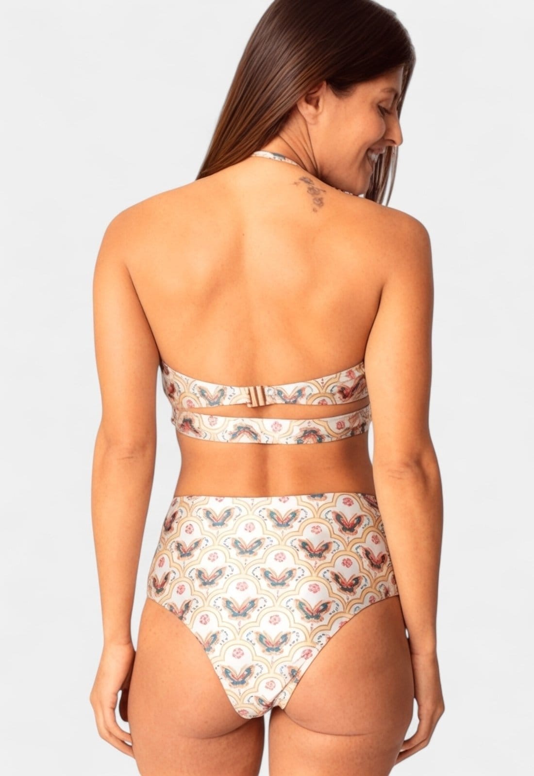 Vista 2 Biquíni Areia Branca Baly Hot Pant Borboleta Nude Areia Branca bege nude