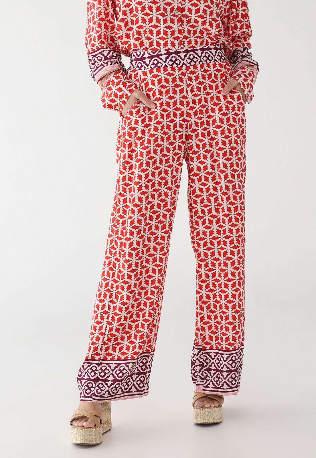 Calça Pantalona Feminina CaCay Estampa Geométrica Vermelha