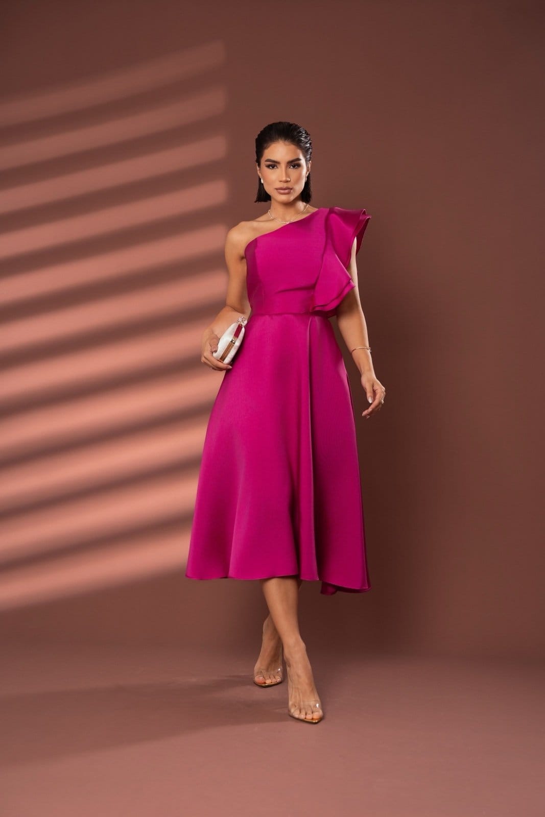 Vestido Midi um Ombro Saia em A Zibeline Katyn Fúcsia