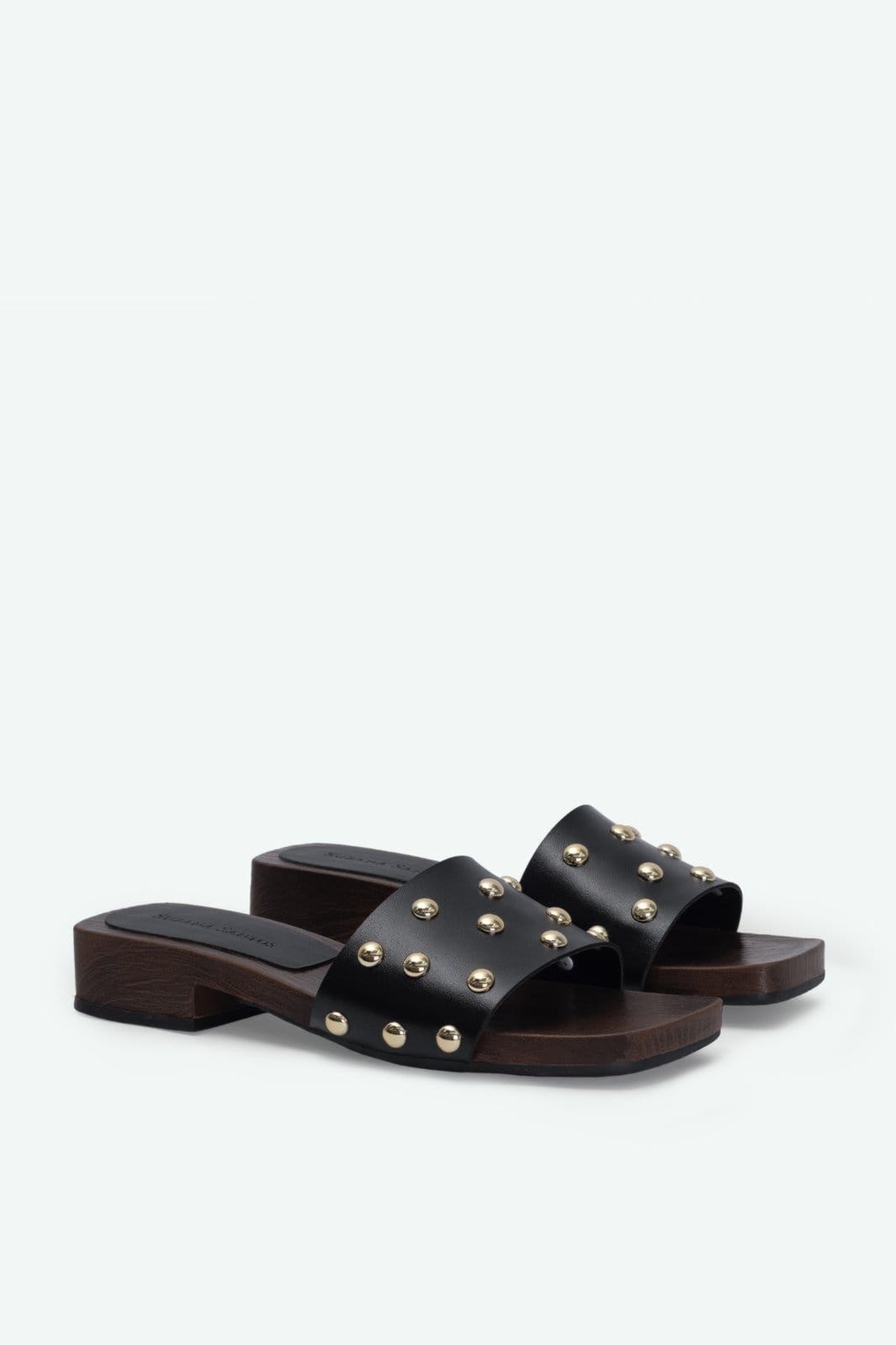 Vista 2 Tamanco Nina Suzana Santos preto