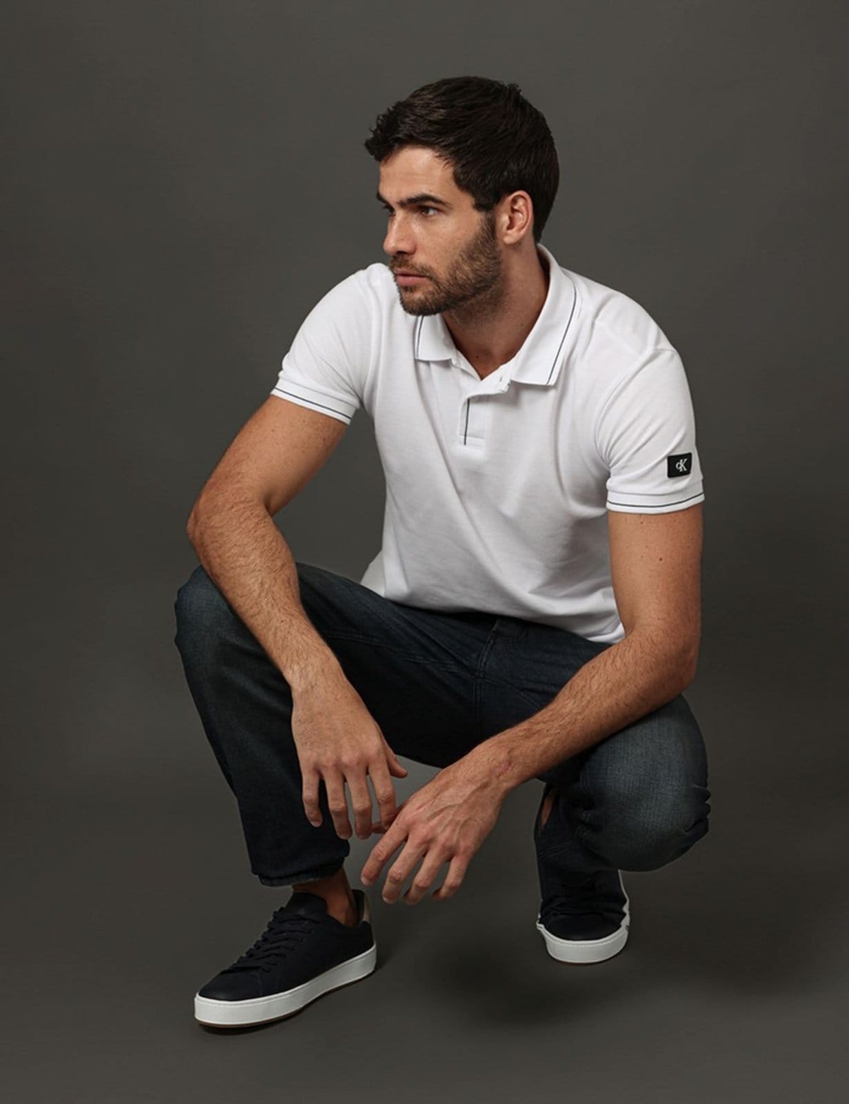 Vista 2 Polo Masculina Etiqueta Calvin Klein Jeans Calvin Klein Jeans branco