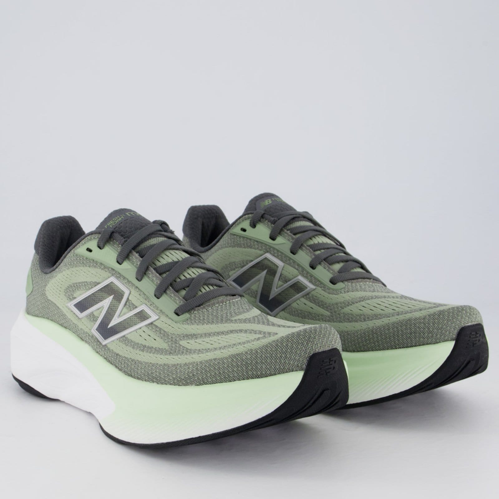 Vista 2 Tênis New Balance Fresh Foam X More V6 Claro New Balance verde