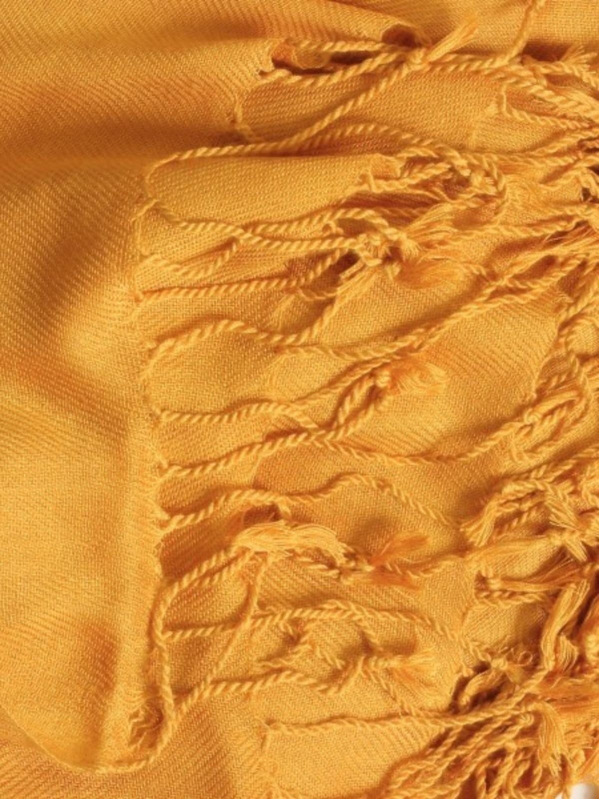 Pashmina Via Lessa Santiago Liso em Viscose Mostarda - 2