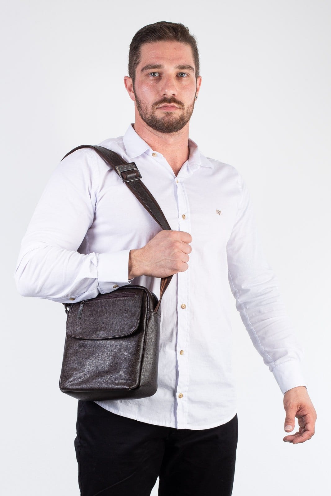 Vista 2 Bolsa Vira Vento Tiracolo De Couro Yuri Vira Vento café