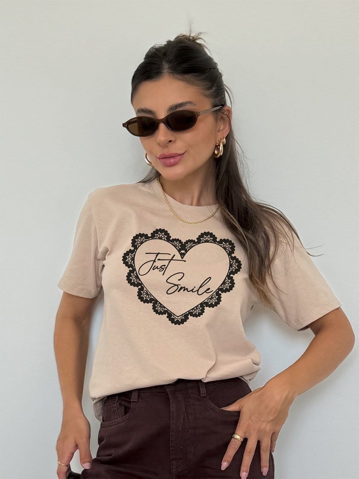 Vista 2 Camiseta Cianitas Chocolate Estampa Coração Rendado Cianitas marrom