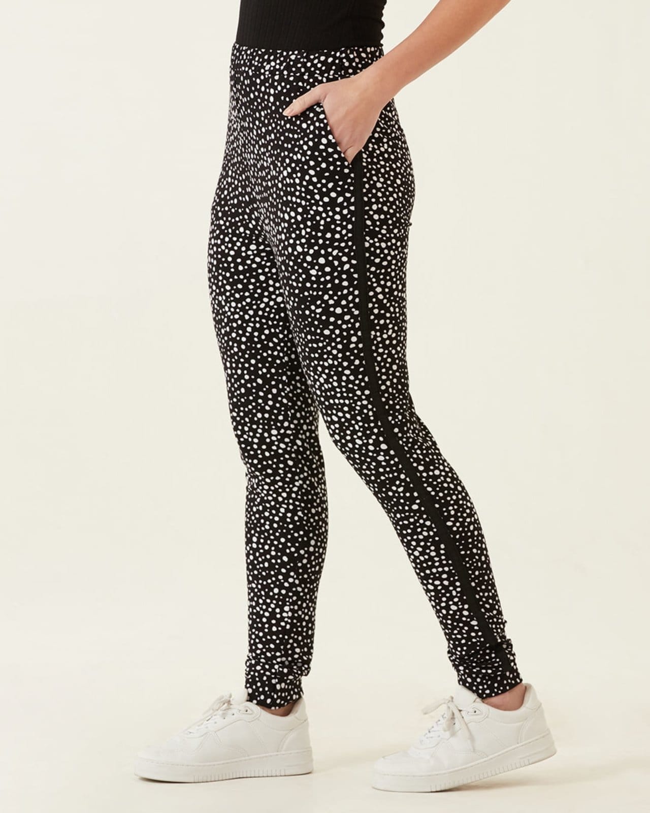 Vista 2 Calça Feminina Poá Jogging Em Moletinho Malwee preto