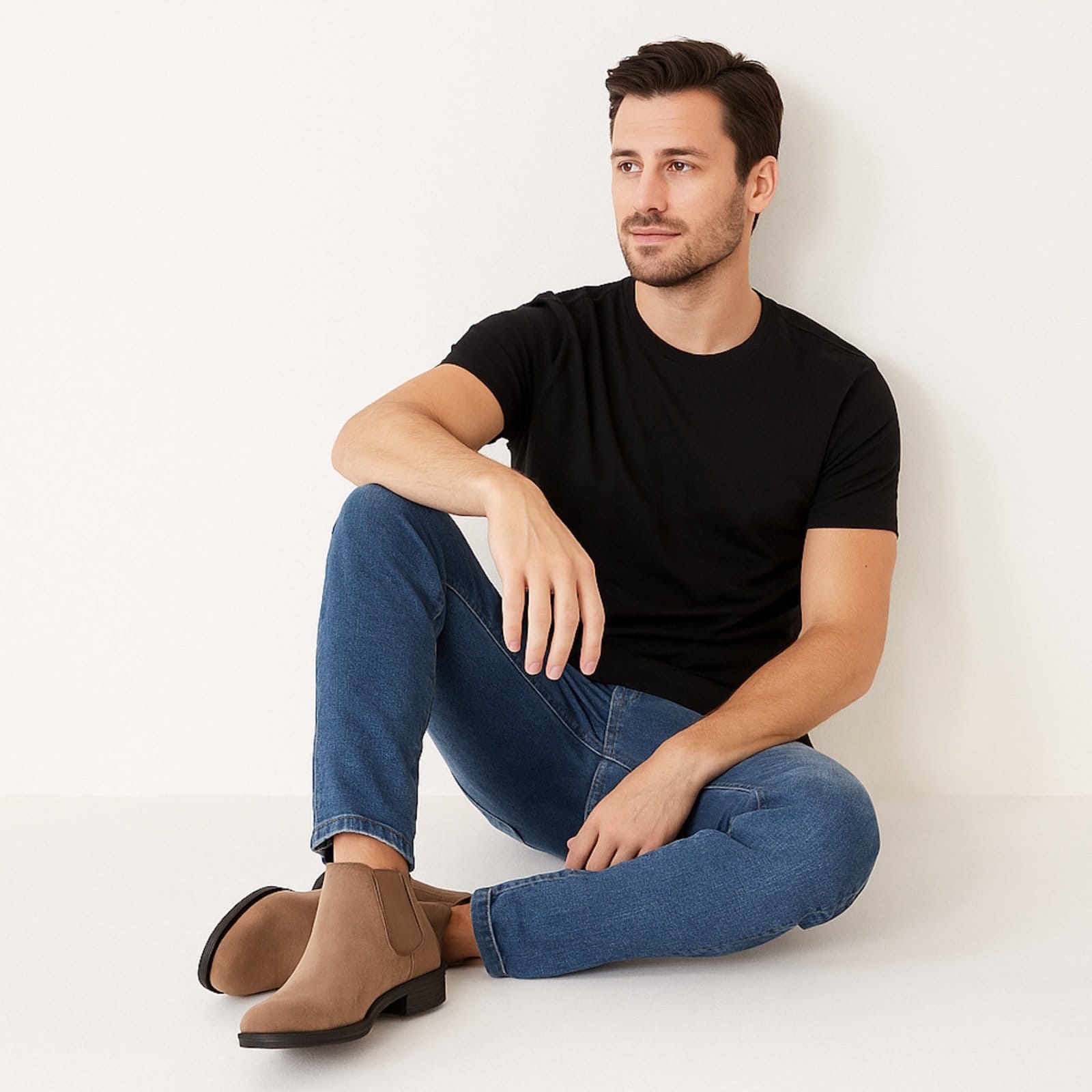 Vista 2 Bota Botina Chelsea Masculina Confortável em Camurça Areia Yes Basic bege