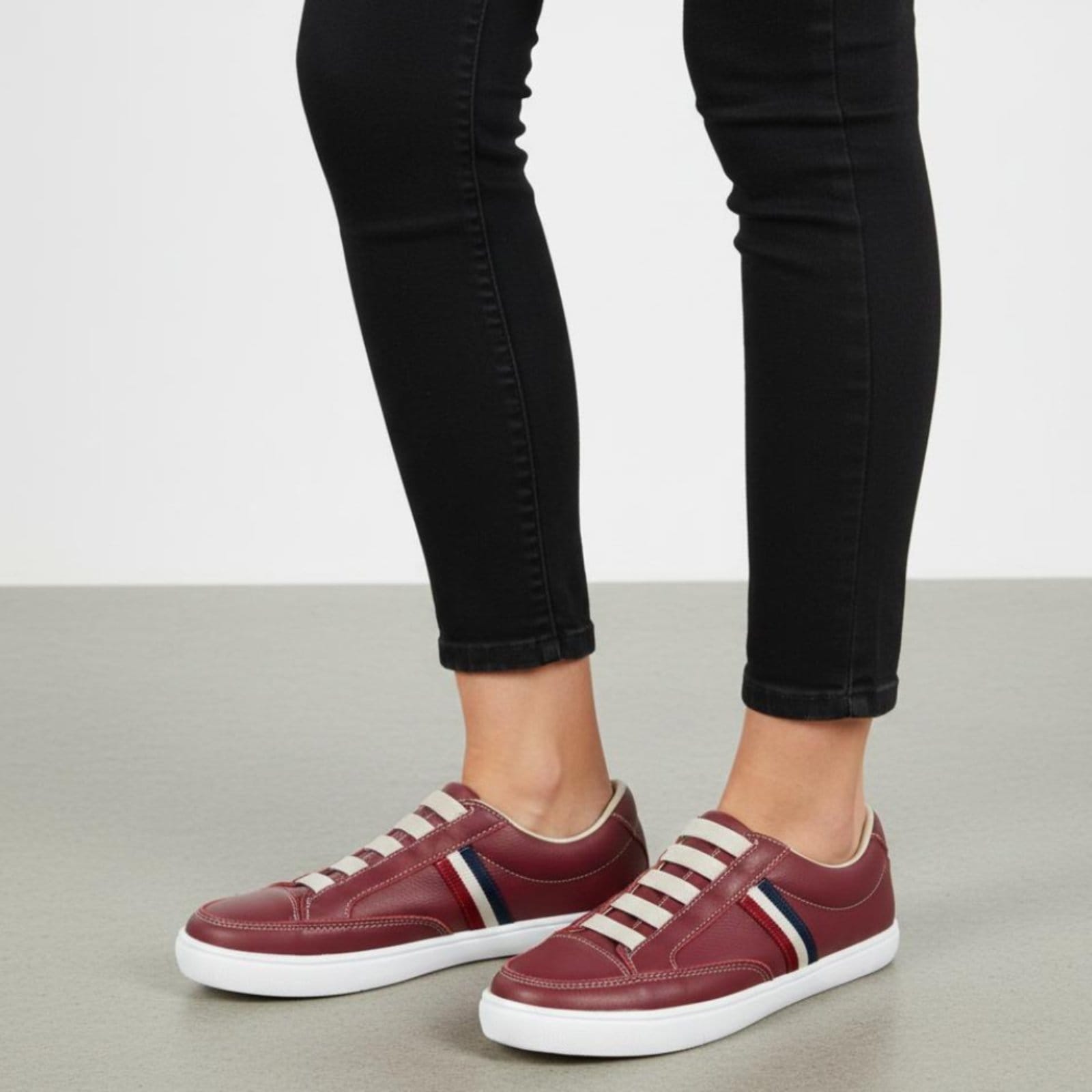 Sapatênis Tênis Feminino Rasteiro em Couro Com Elástico Cor