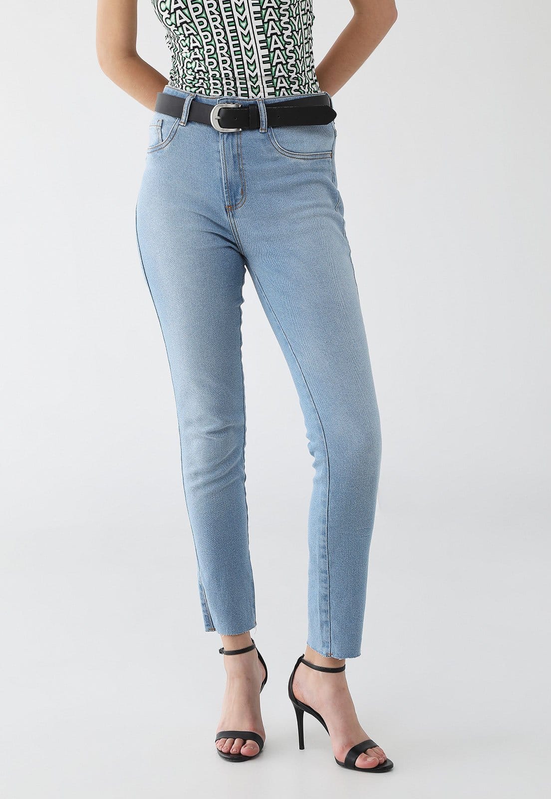 Calça Jeans Feminina Lança Perfume Skinny Héstia Super Alta Clara