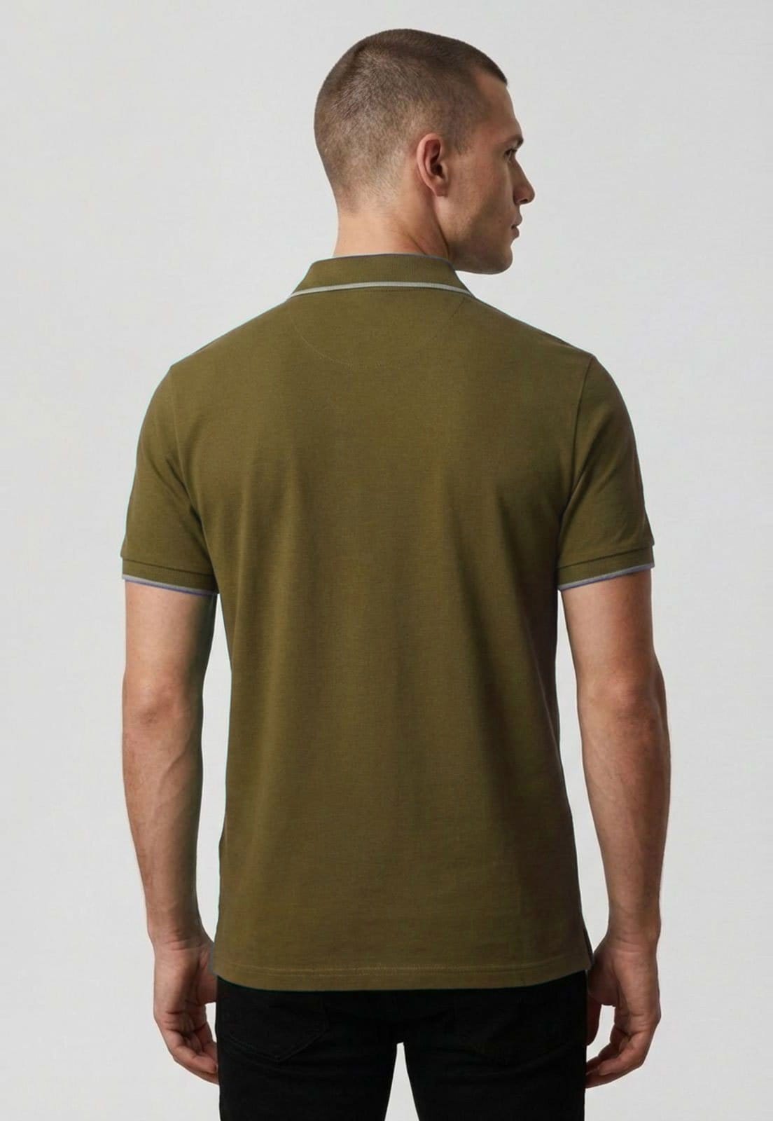 Vista 2 Polo Masculina Aramis Detalhe na Gola Aramis verde