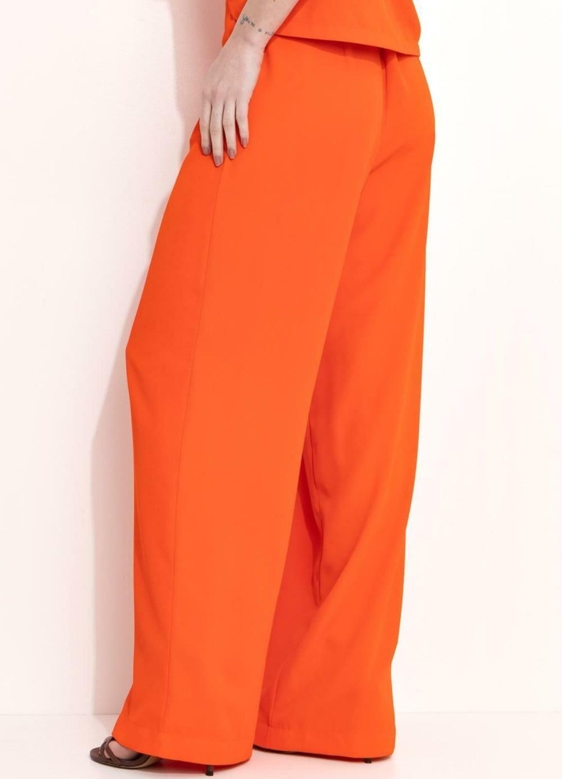 Vista 2 Calça Alfaiataria Quintess laranja