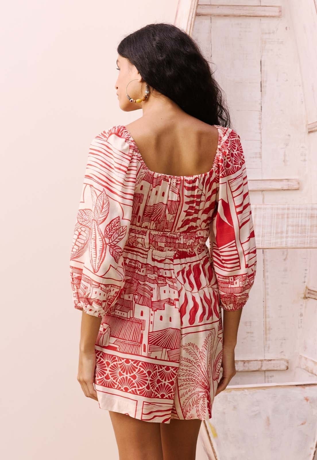 Vista 2 Macaquinho Franzido Estampado Santaré CaCay vermelho