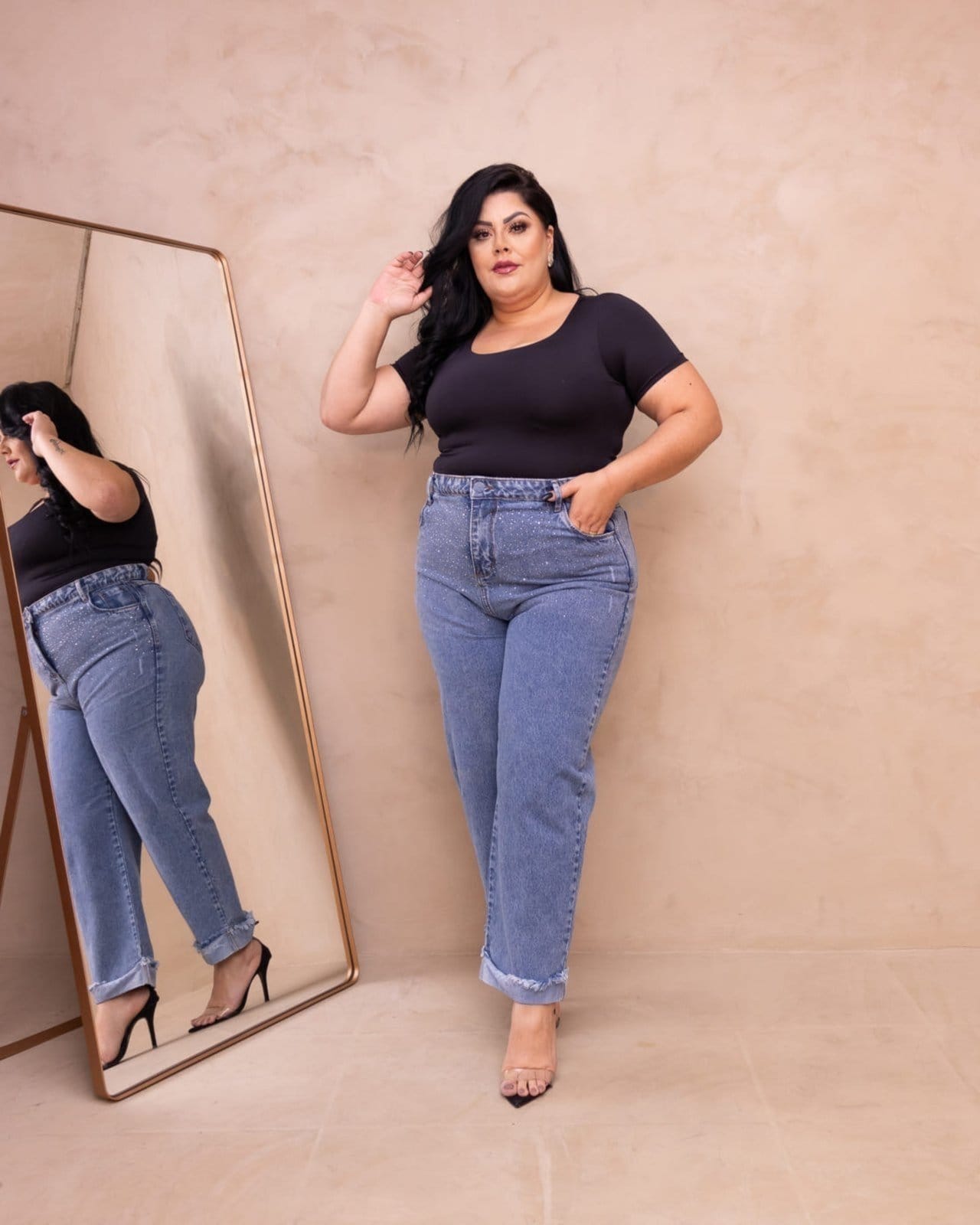 Vista principal Calça Jeans Plus Size Curvy com Aplicação de Strass Cintura Alta Cia do Vestido azul