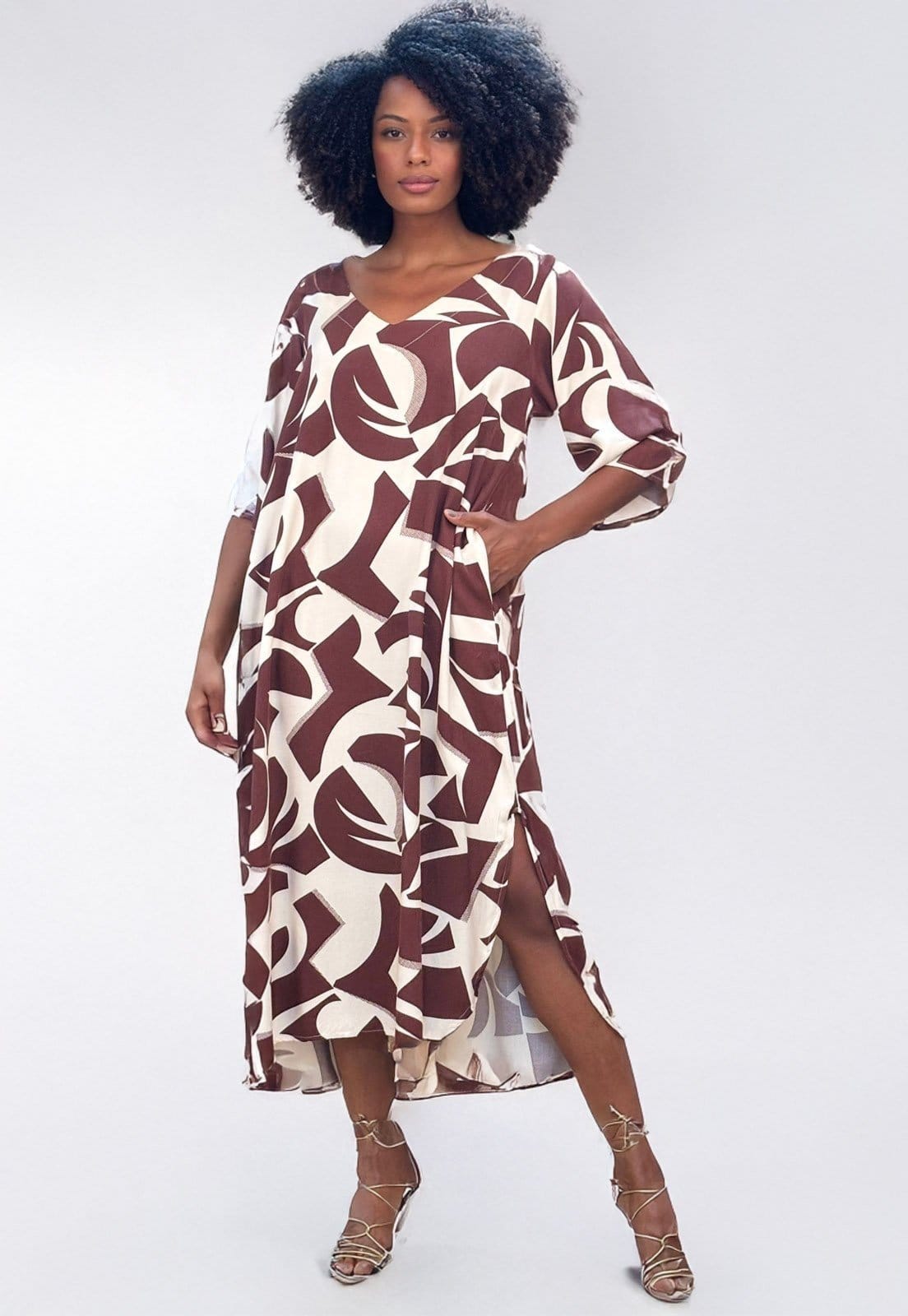 Vestido Midi Amazonia Vital Abapã Plano com Bolso Estampa Raízes Marrom