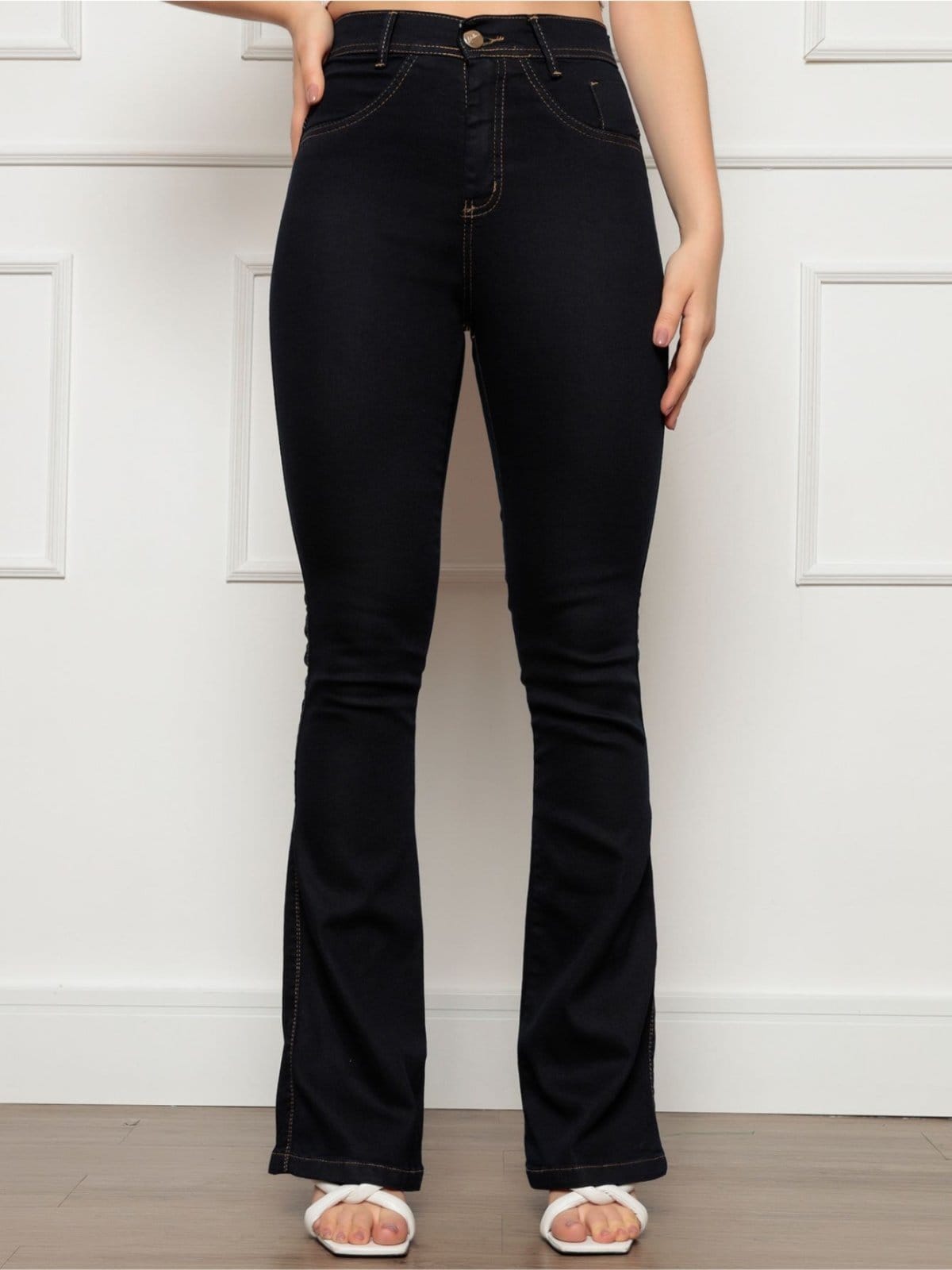 Calça Jeans Flare Boca de Sino Feminina Escuro