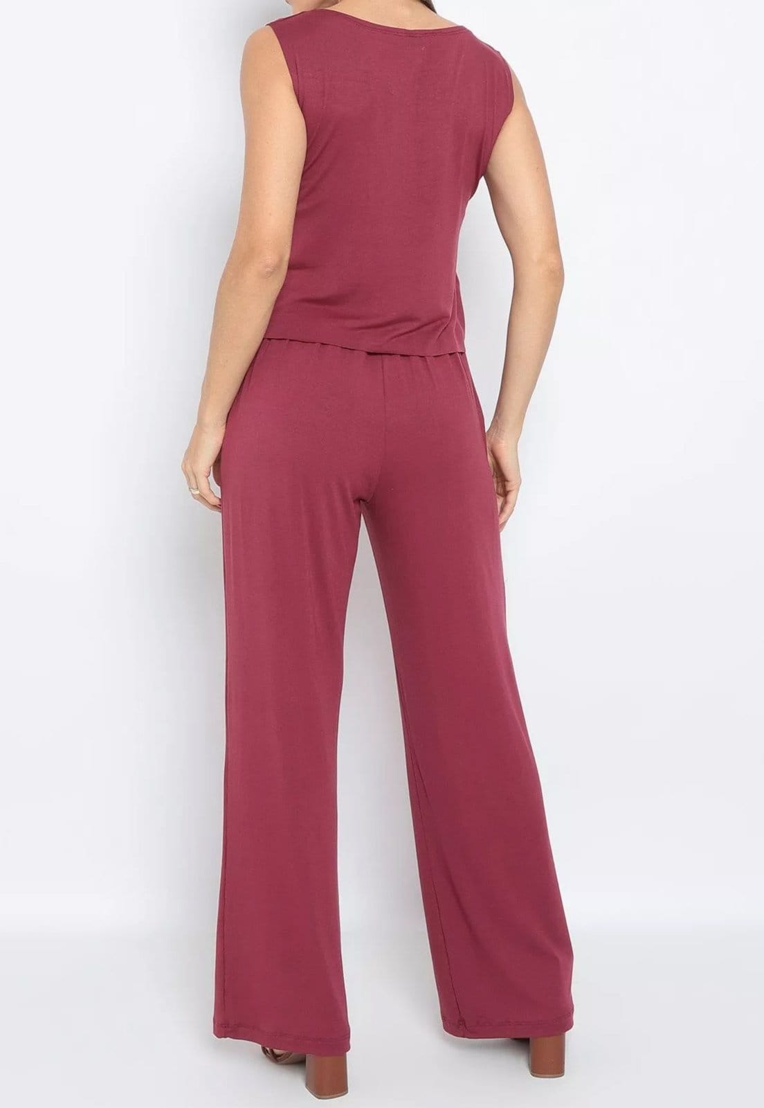 Vista 2 Conjunto Viscolycra Maria Paes Calça e Regata Maria Paes vinho