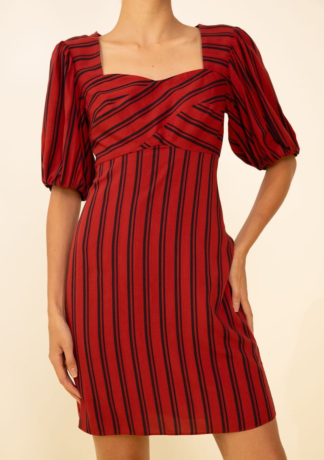 Vista 2 Vestido Zinco Solto Decote Transpassado Manga Curta Curto Zinco vermelho