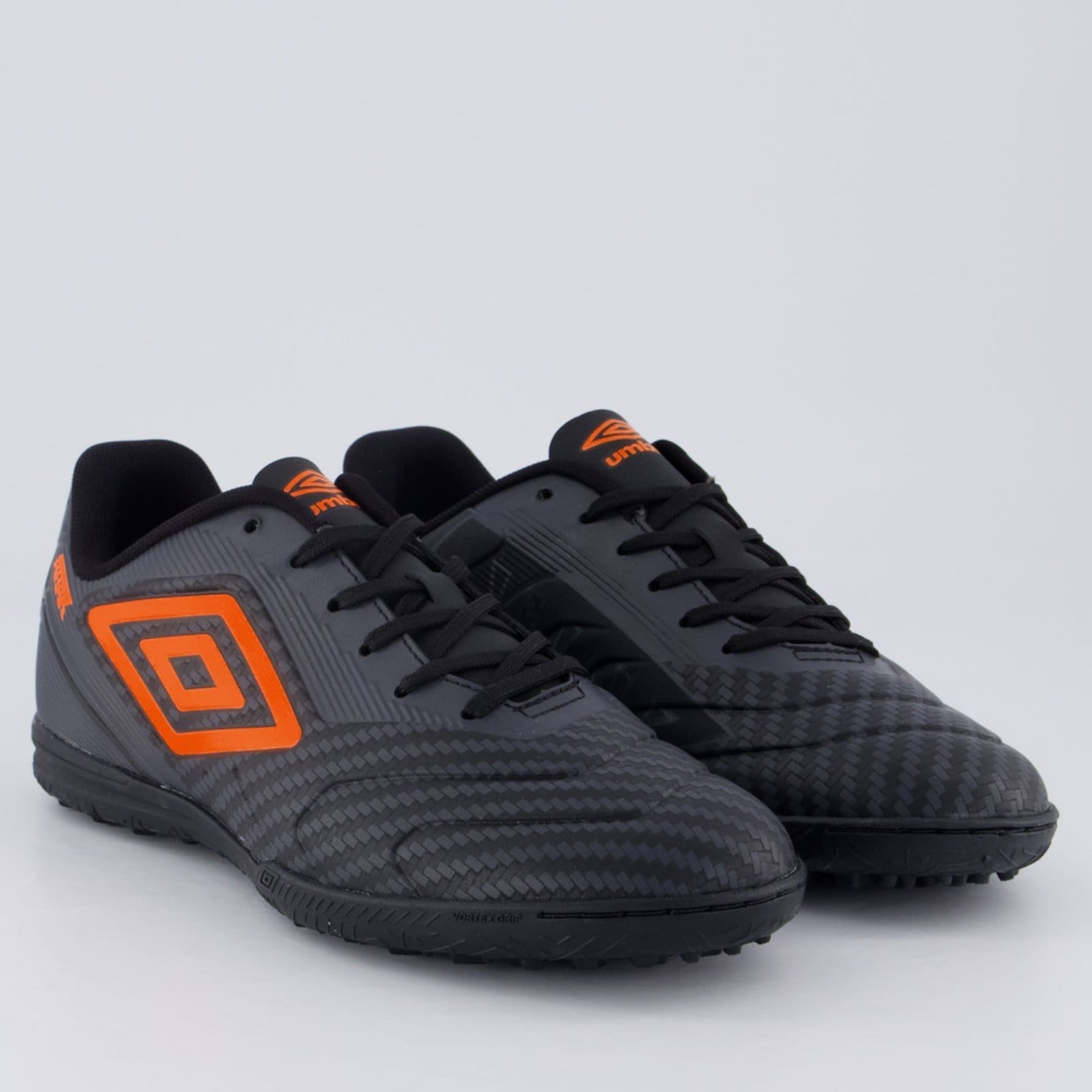 Vista 2 Chuteira Umbro Attak III Society Preta e Cinza Umbro preto