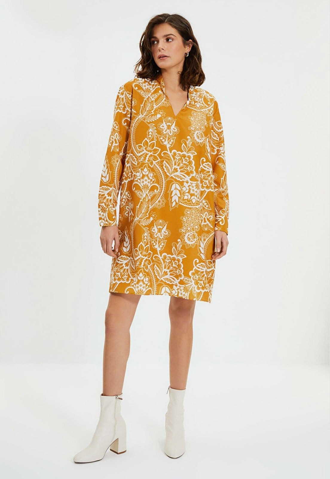 Vestido Trendyol Curto Arabesco