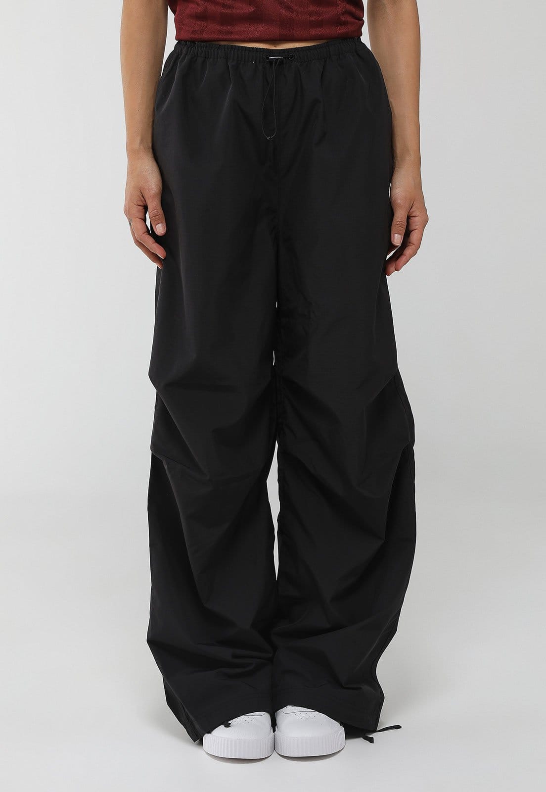 Calça Puma Baggy Parachute Wardrobe Essentials Preta