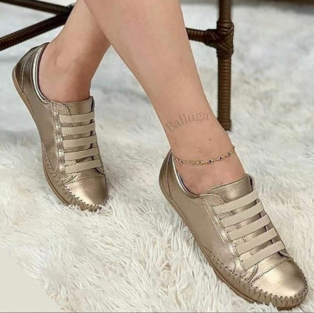 Vista 2 Tênis Feminino De Couro Moderno Dourado Izabela Araújo ROMEU E JULIETA SHOES ouro velho