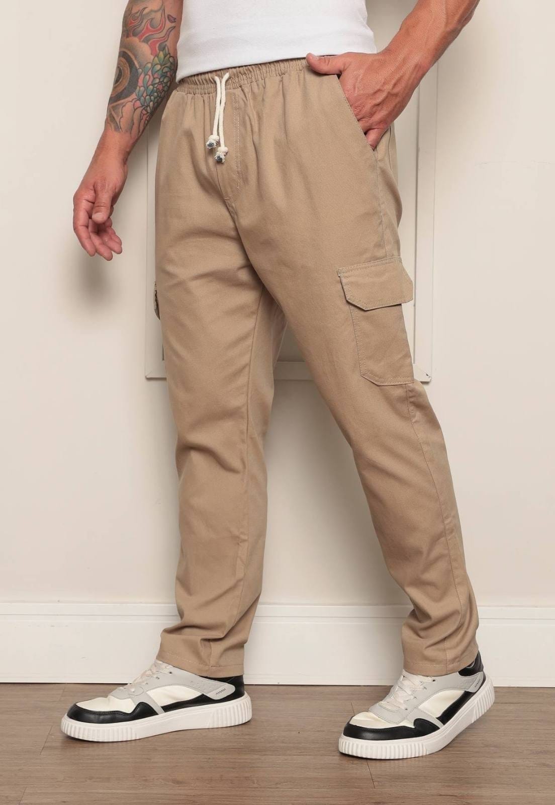 Calça Jogger Masculina Ethereal Jeans com Bolso Cargo Confortável Sem Punho Cáqui Claro