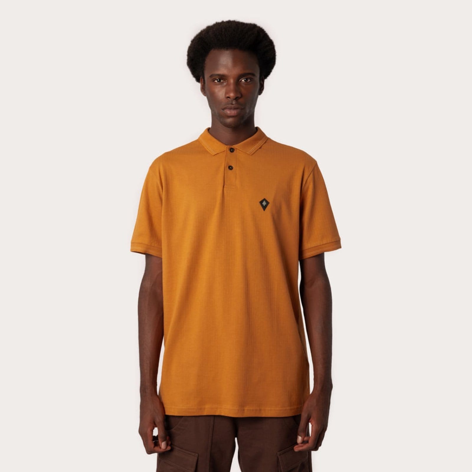 Vista 2 Polo MCD Texture MCD amarelo