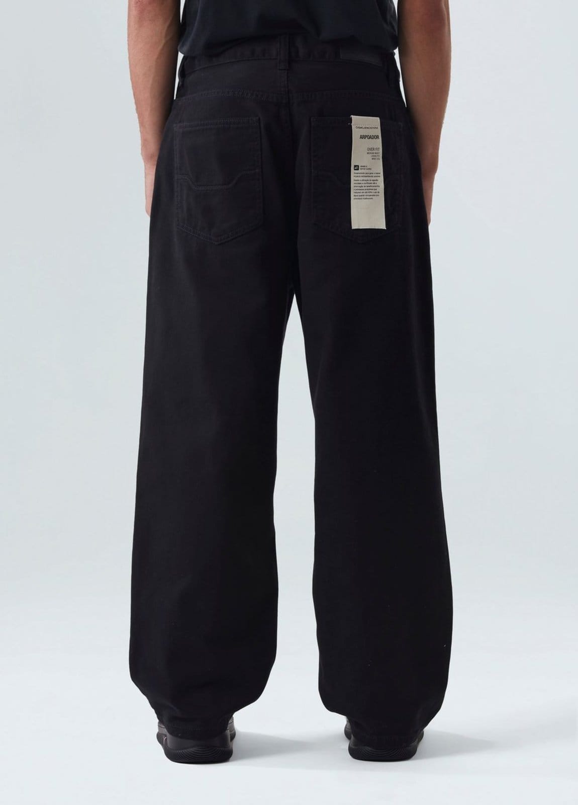 Vista 2 Calça arpoador flat color Osklen preto