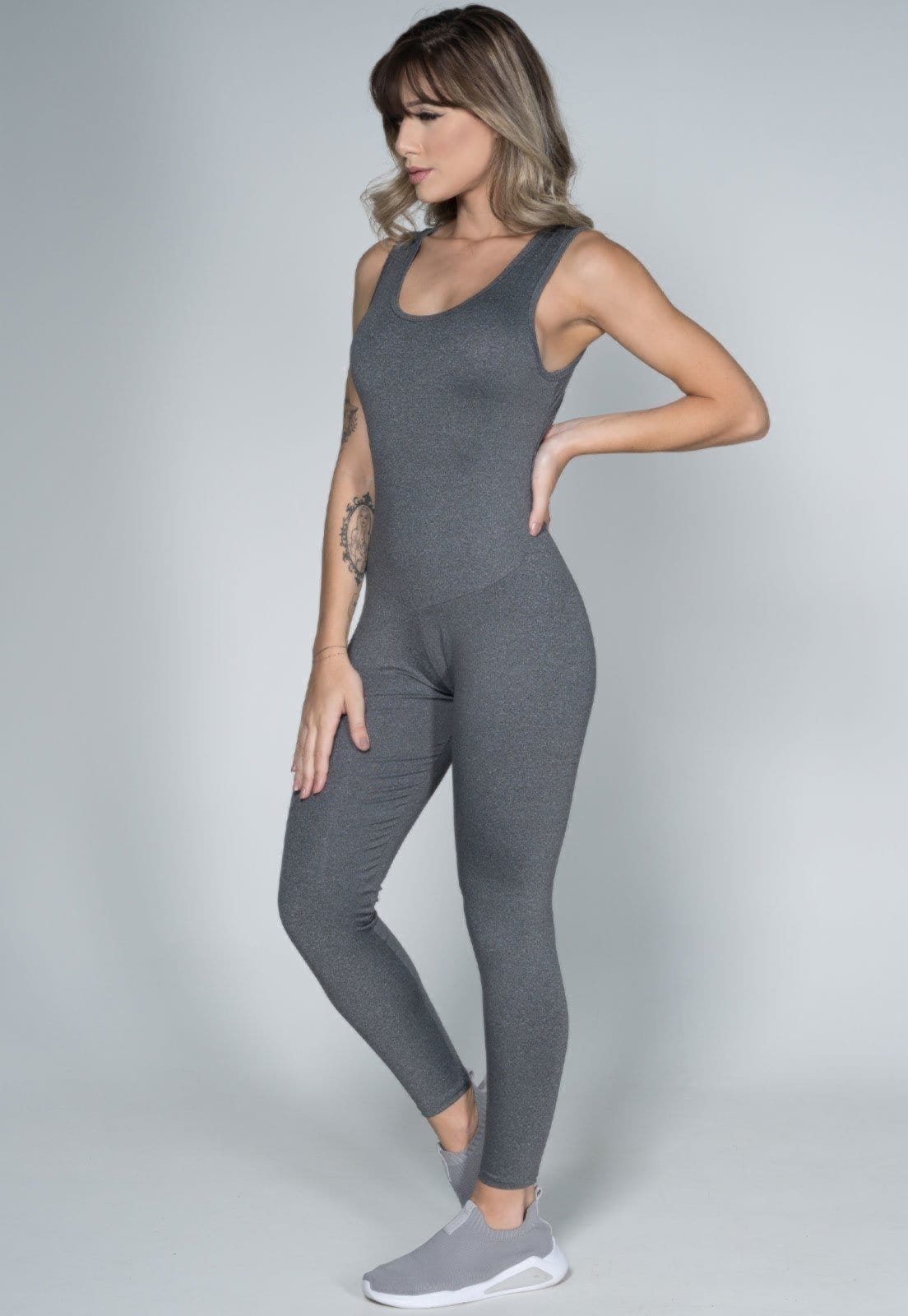 Vista 2 Macacão Feminino Vekyo Longo Carol Chumbo VEKYO cinza