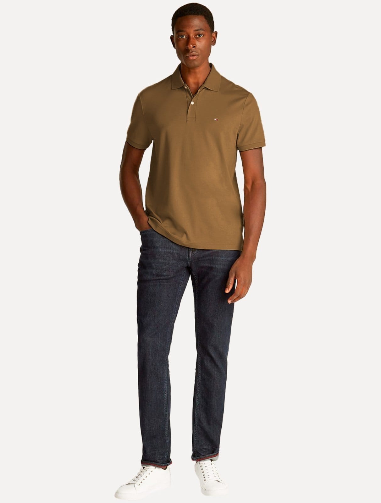 Vista 2 Polo Tommy Hilfiger Masculina Malha Liquid Cotton Seasonal Caqui Caramelo Tommy Hilfiger caramelo caqui