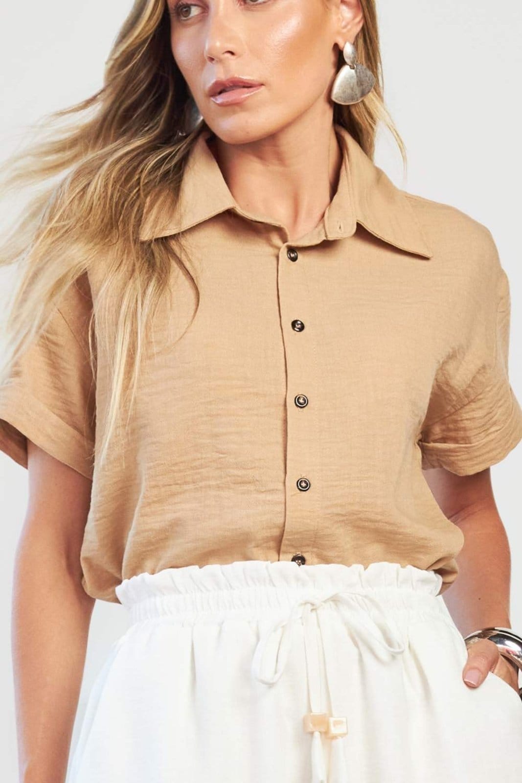 Camisa Vanibele Cropped Camelo