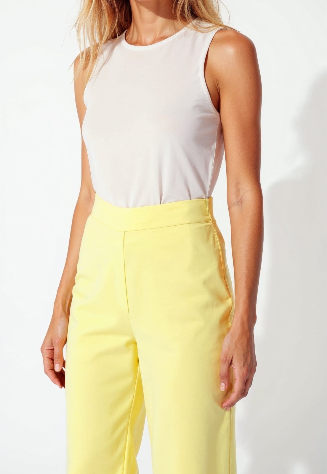 Vista 2 Calça Pantalona Cintura Alta Traymon Manteiga Traymon amarelo