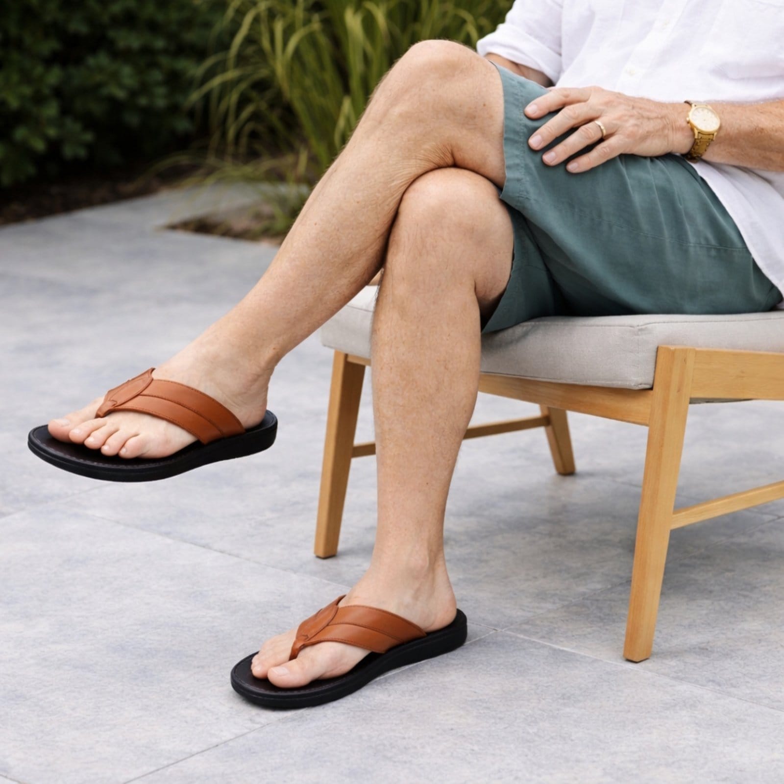 Vista 2 Chinelo Masculino em Couro Confortável Casual Conhaque Bia Ramos marrom