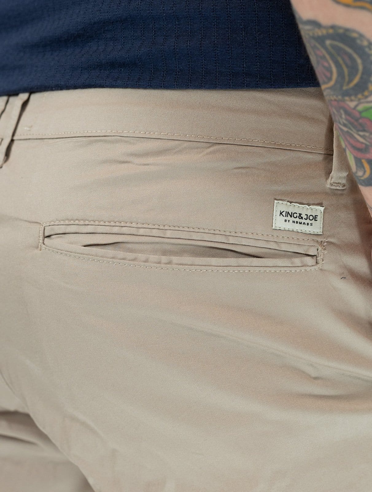 Vista 2 Bermuda King & Joe Masculina Slim Sarja Claro King & Joe cáqui