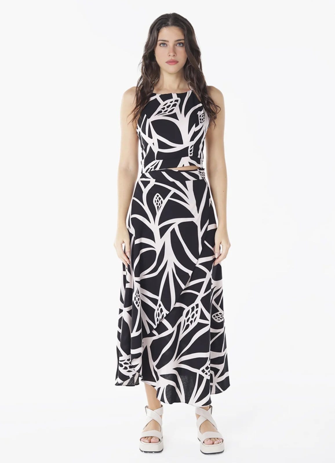 Vista 2 Conjunto Saia Longa e Blusa com Preto e Bege Mocca SOB preto mocca