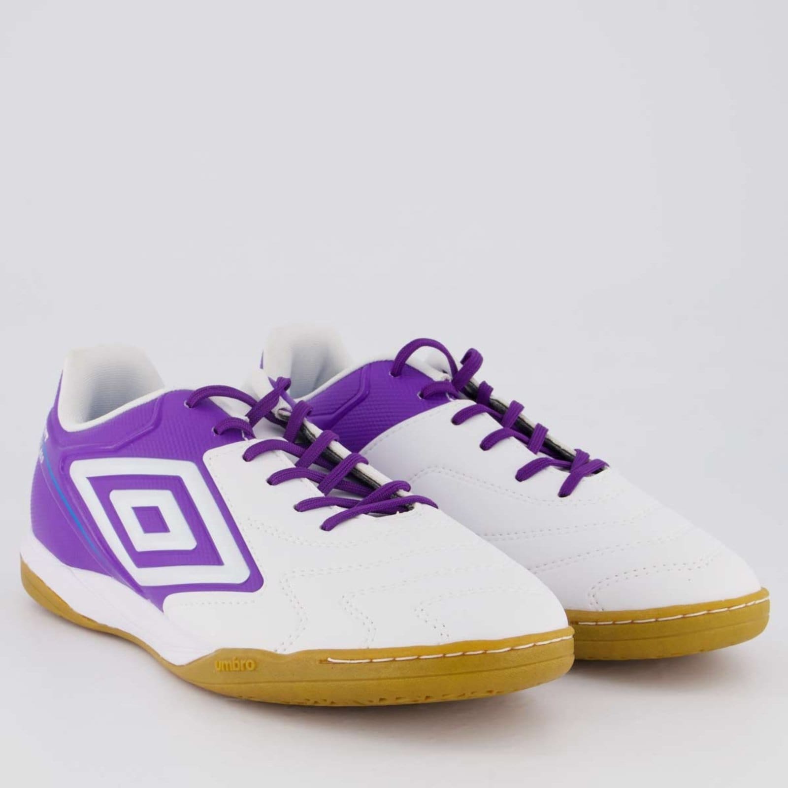 Vista 2 Chuteira Umbro Adamant Master Class Club Futsal Branca e Roxa Umbro branco