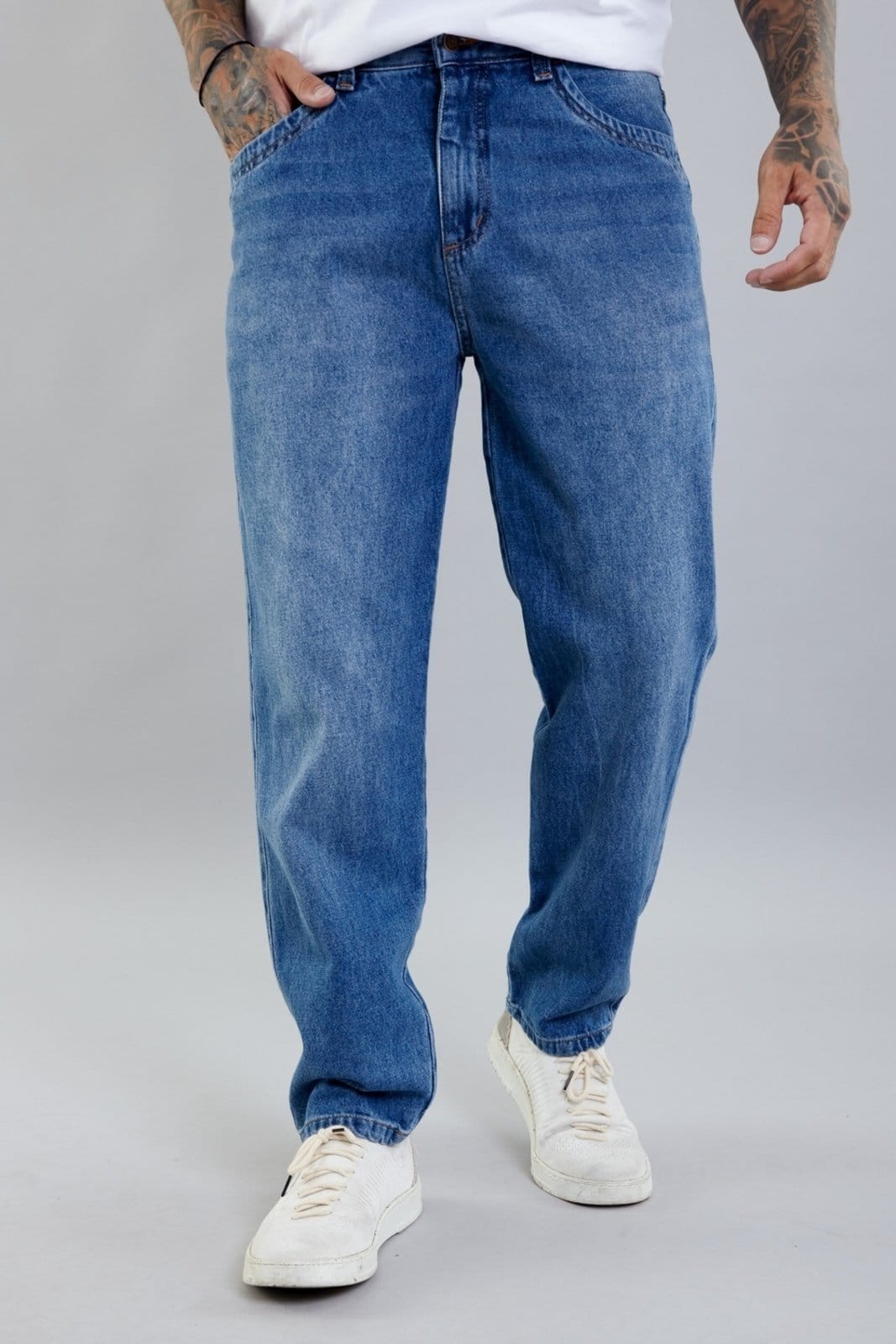 Calça Jeans Masculina Perna Reta com Lavagem Média