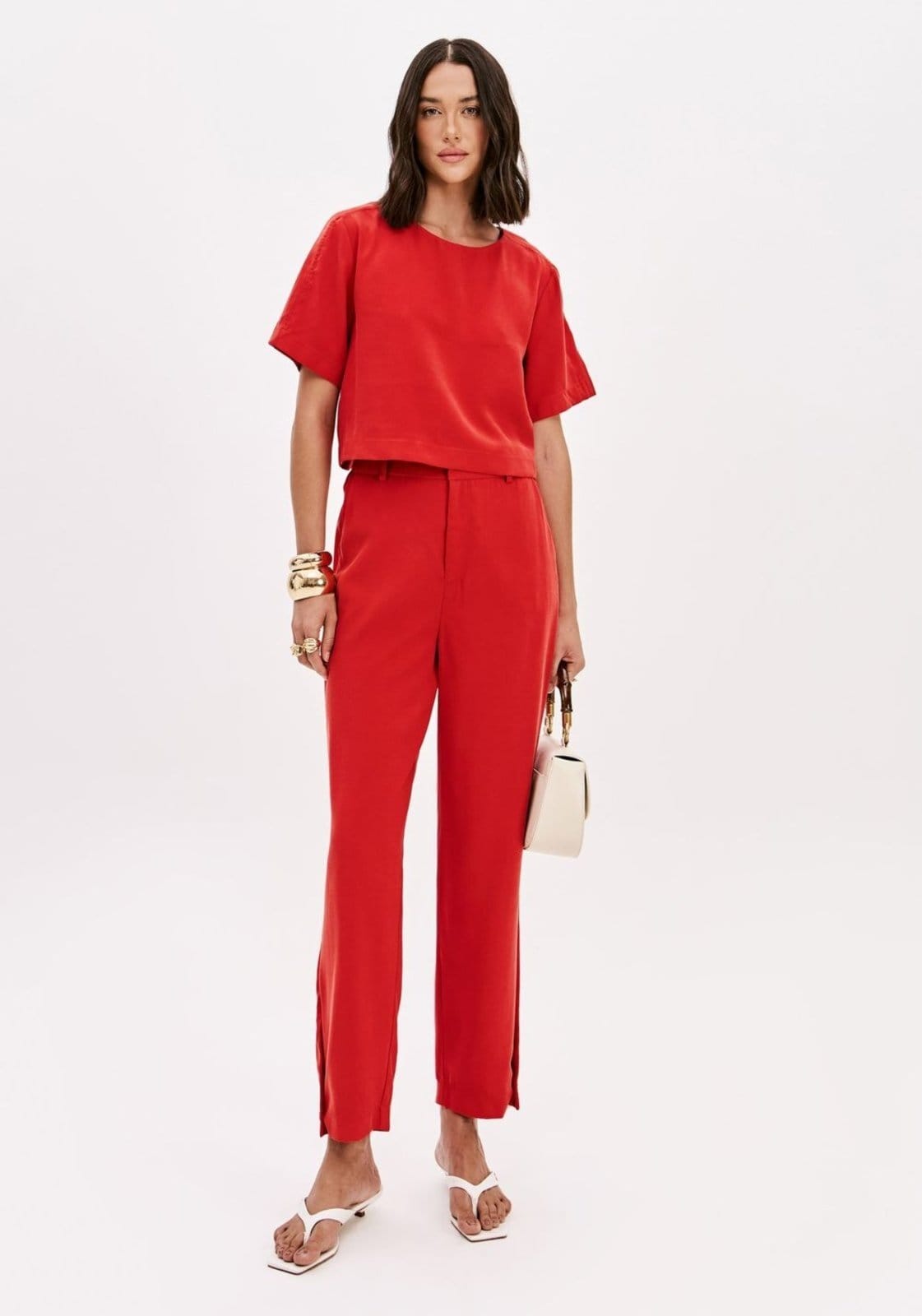 Calça Carrot Cintura Média Com Bolsos