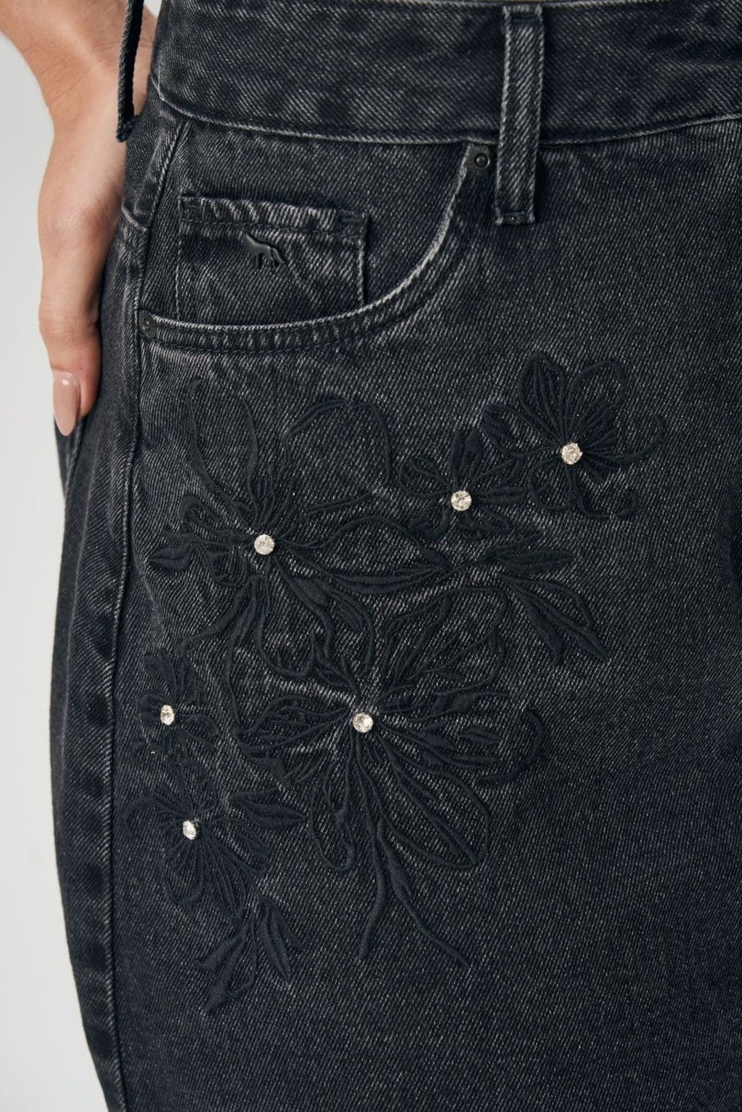 Vista 2 Saia Jeans Bordada Feminina Acostamento ACT FEMININO preto