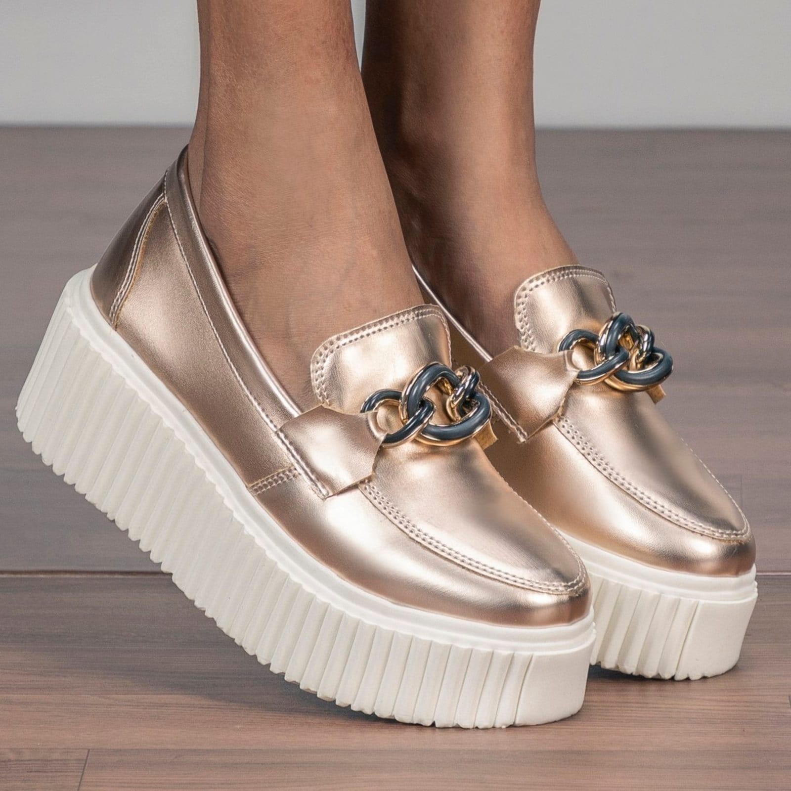 Mocassim Feminino GuGi Victoria Metalizado Sola Alta Antiderrapante Moda Rose Gold